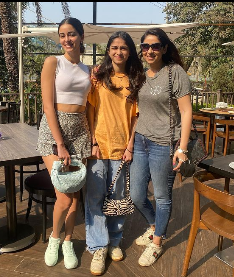 Ananya Panday with mother and younger sister