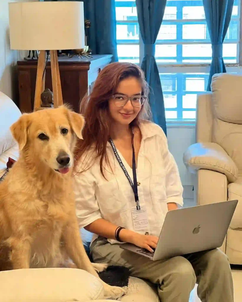 Anushka Sen with Apple laptop or MAC