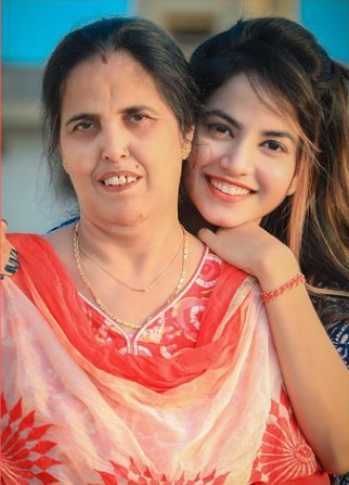 Piyanka Mongia with her mother
