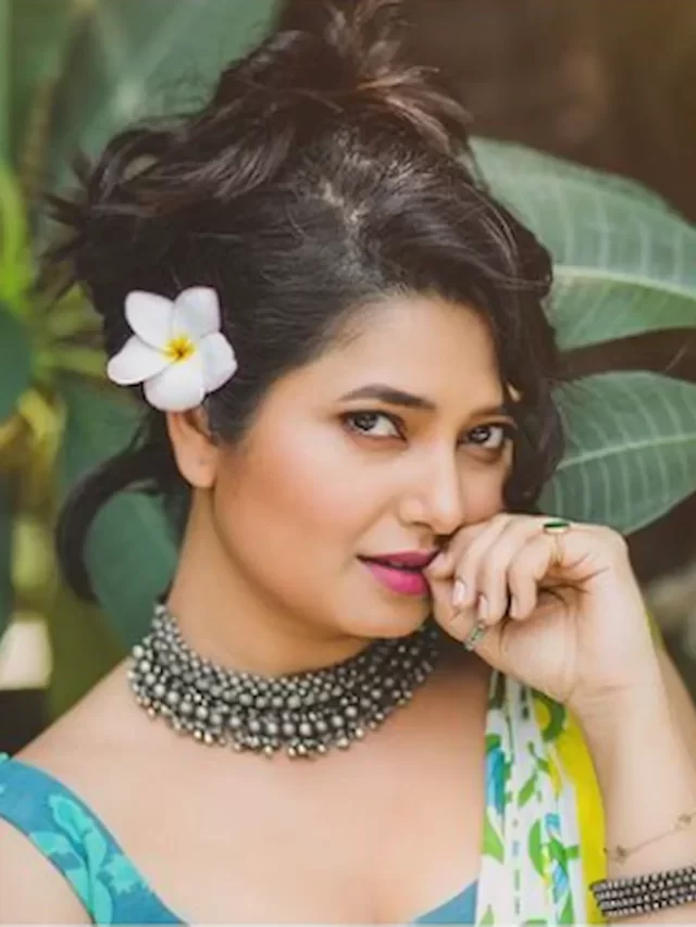 Prajakta Mali Age, Husband, Boyfriend, father name, etc